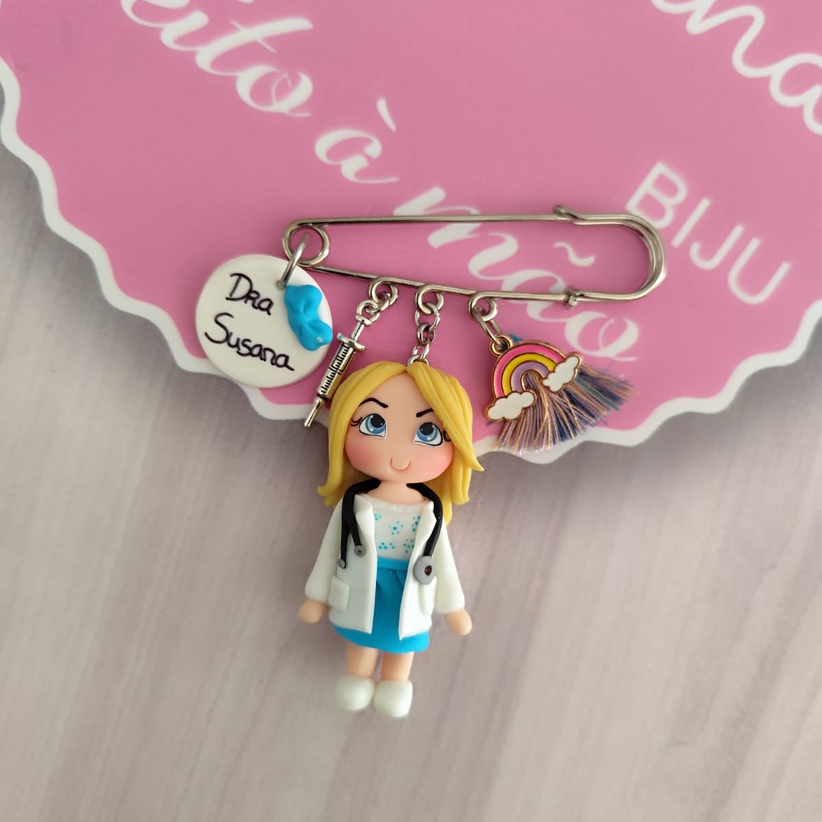 Pregadeira ou Porta-Chaves Médicas ou Médicos - Artesanal em Biscuit